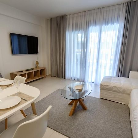Itaka Familiy Apartments - Halkidiki Suites Com Nikiti  Bagian luar foto