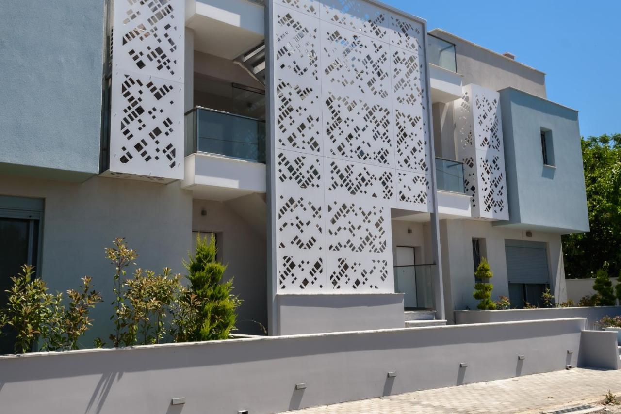 Itaka Familiy Apartments - Halkidiki Suites Com Nikiti  Bagian luar foto